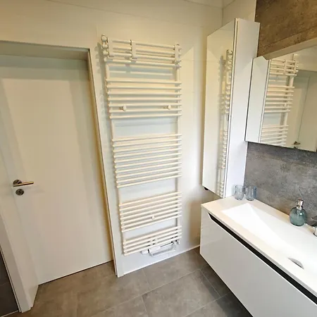 Fh-Naehe: Modernes Apt Mit Balkon Hof  Buitenkant foto