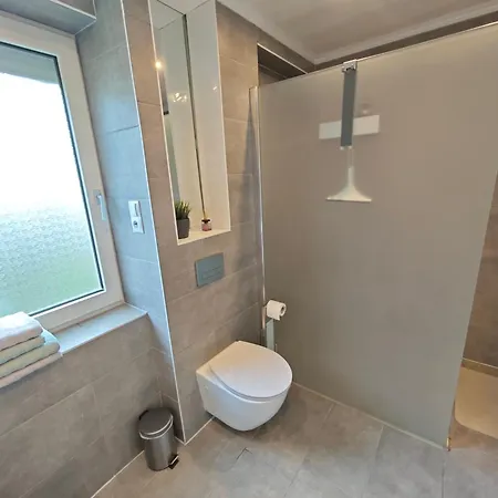 Fh-Naehe: Modernes Apt Mit Balkon Hof  Buitenkant foto