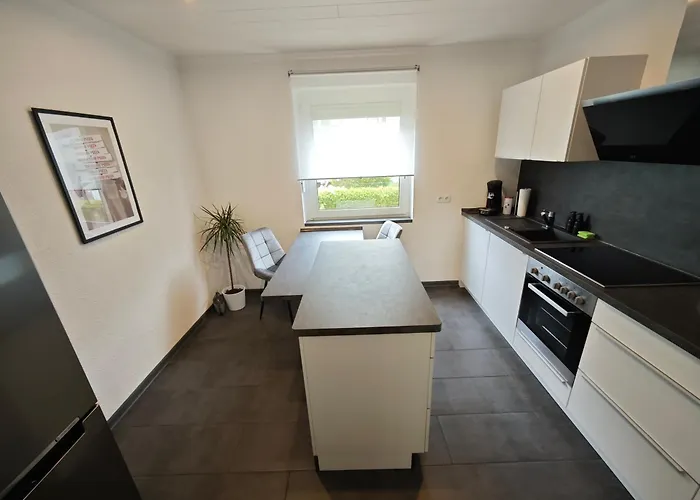 Fh-Naehe: Modernes Apt Mit Balkon