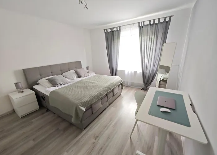 Fh-Naehe: Modernes Apt Mit Balkon