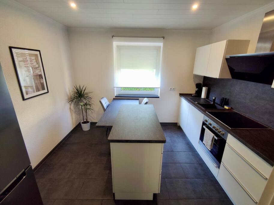 Fh-naehe: Modernes Mit Balkon Hof (Bavaria)