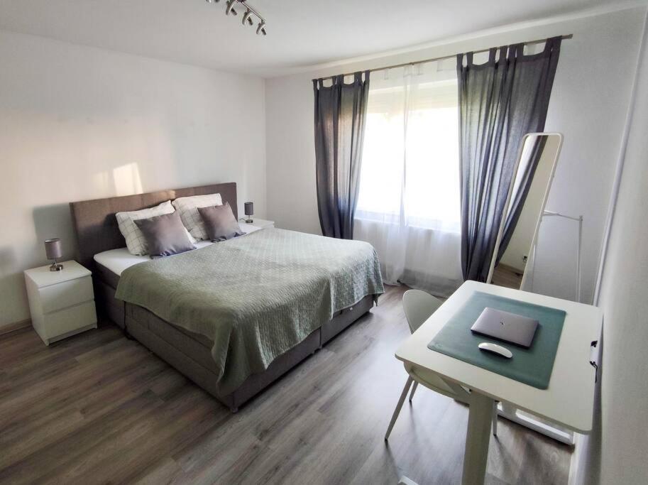 Fh-naehe: Modernes Mit Balkon Hof (Bavaria)