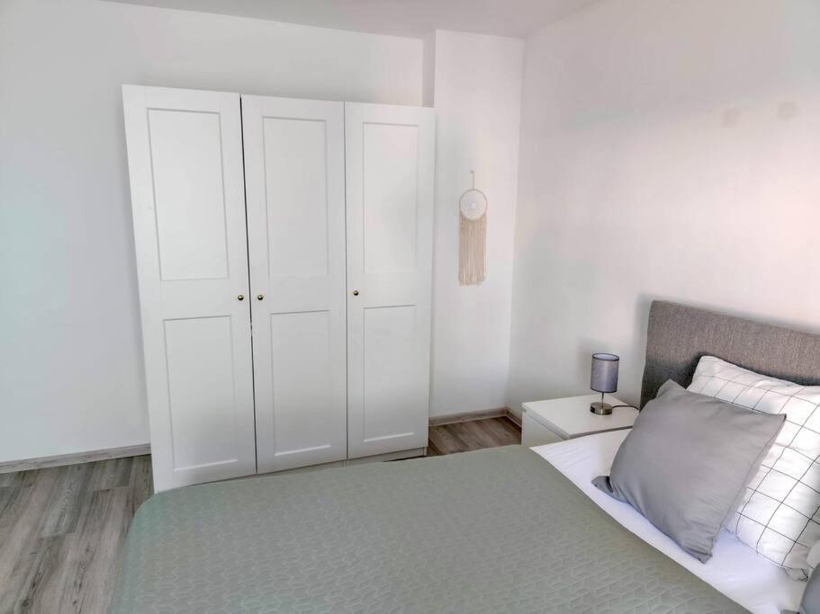 Apartment Fh-naehe: Modernes Mit Balkon *