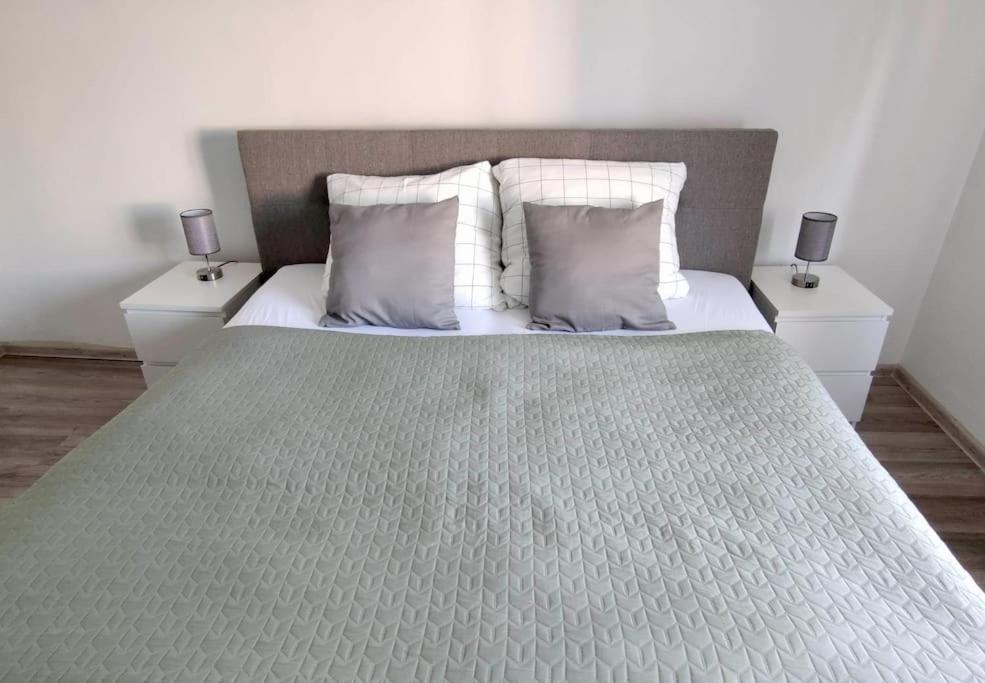 Apartment Fh-naehe: Modernes Mit Balkon *
