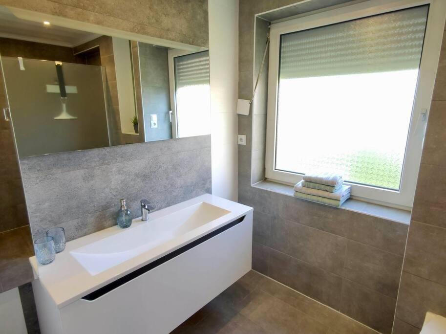 Fh-naehe: Modernes Mit Balkon *