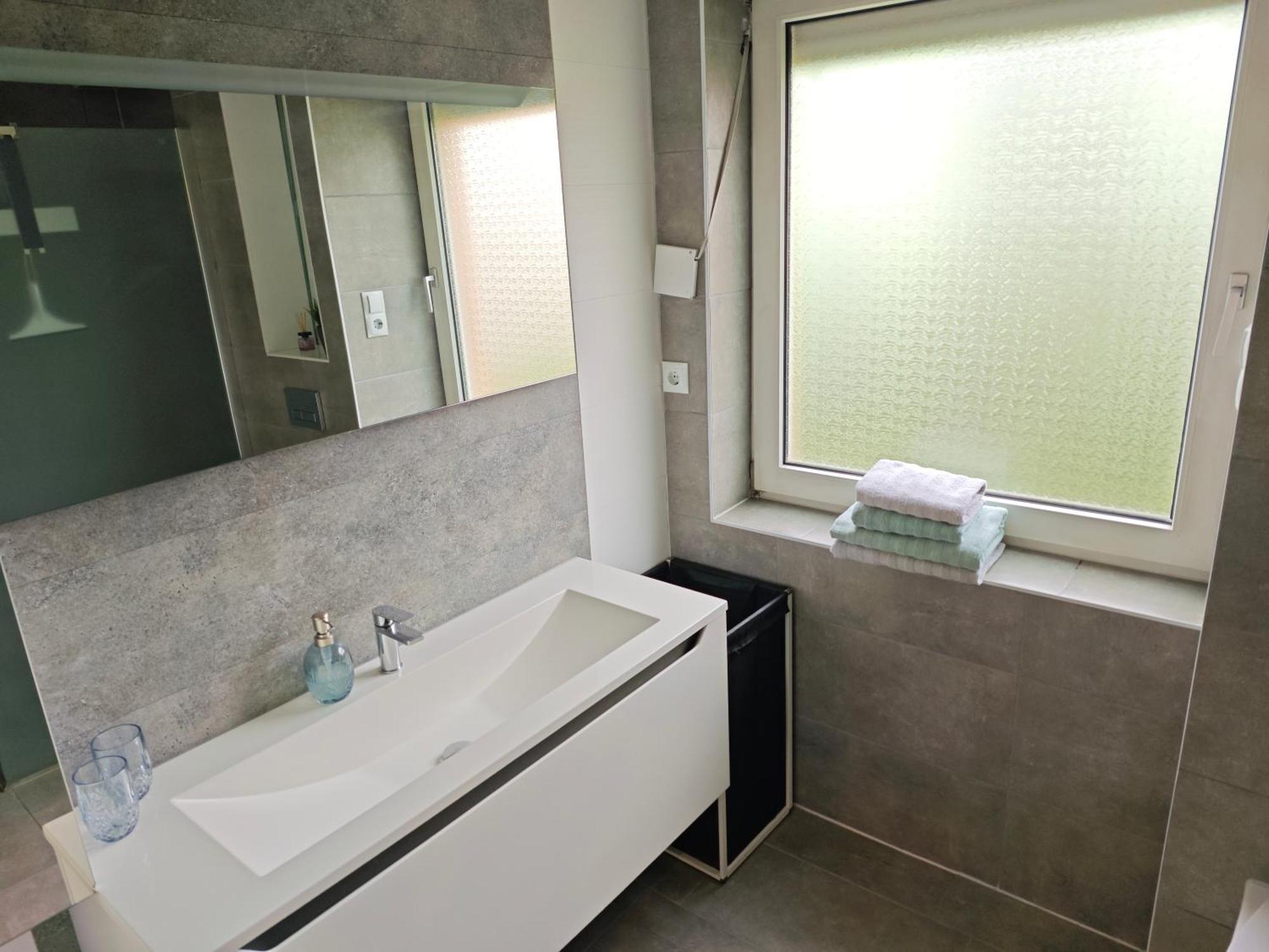 Fh-naehe: Modernes Mit Balkon Hof (Bavaria)