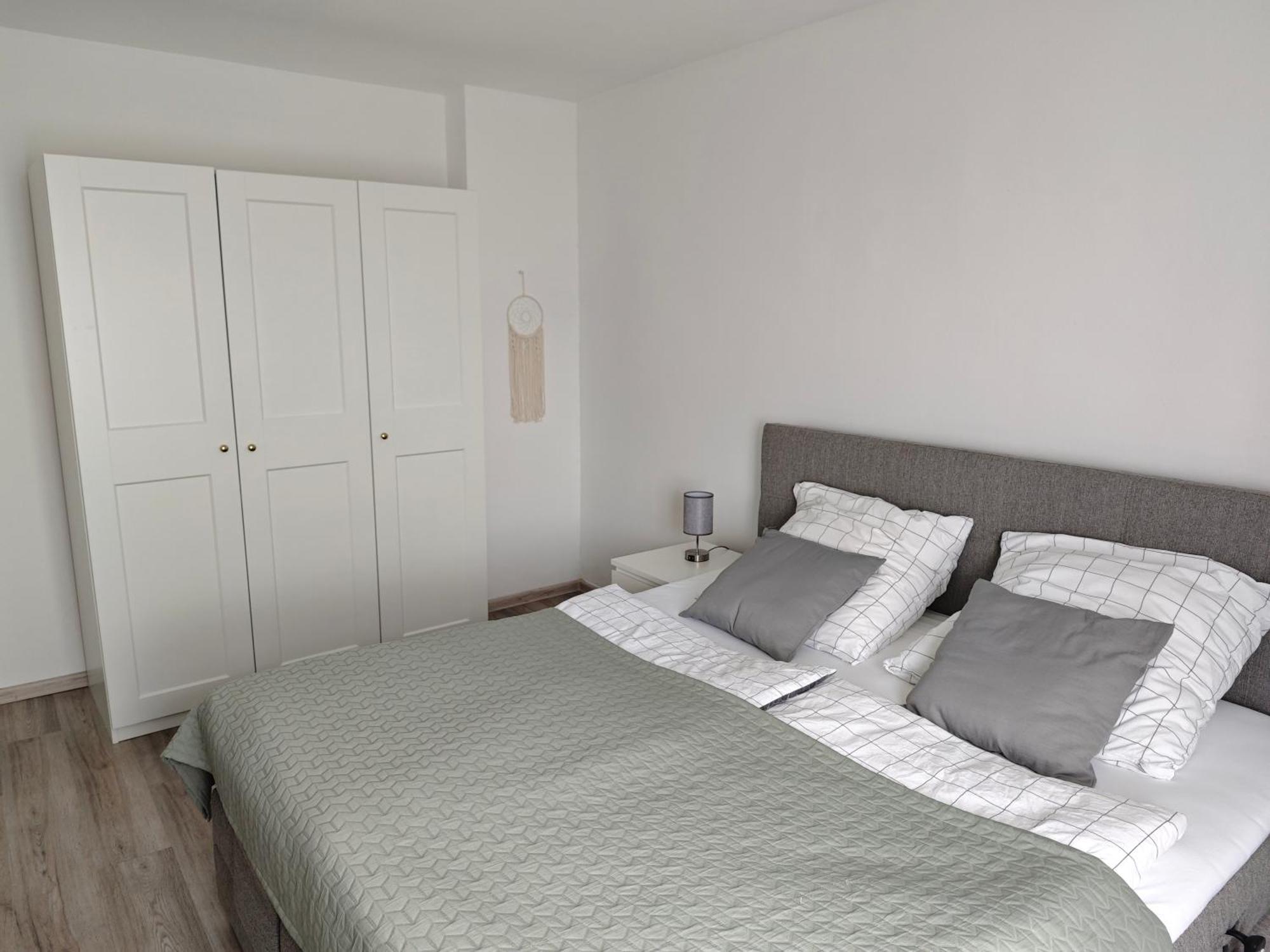 Fh-naehe: Modernes Mit Balkon Apartment