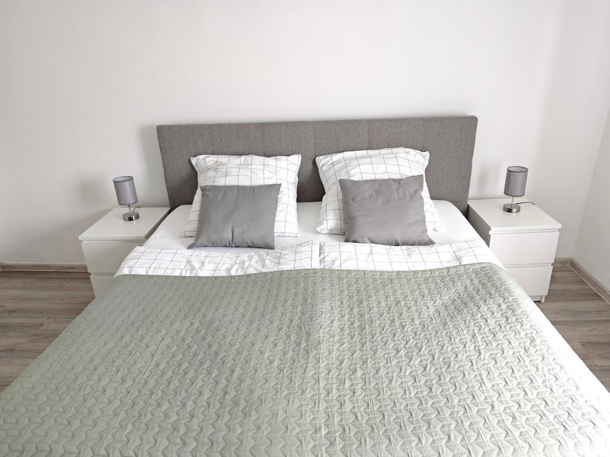 Fh-naehe: Modernes Mit Balkon Apartment