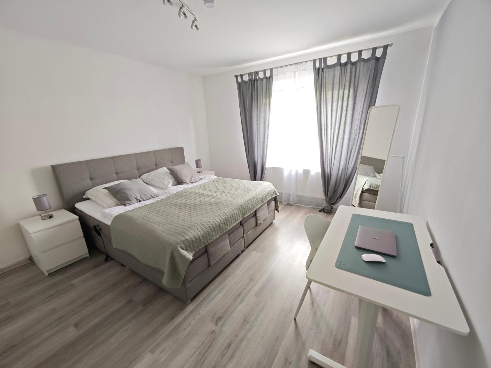 Apartment Fh-naehe: Modernes Mit Balkon *