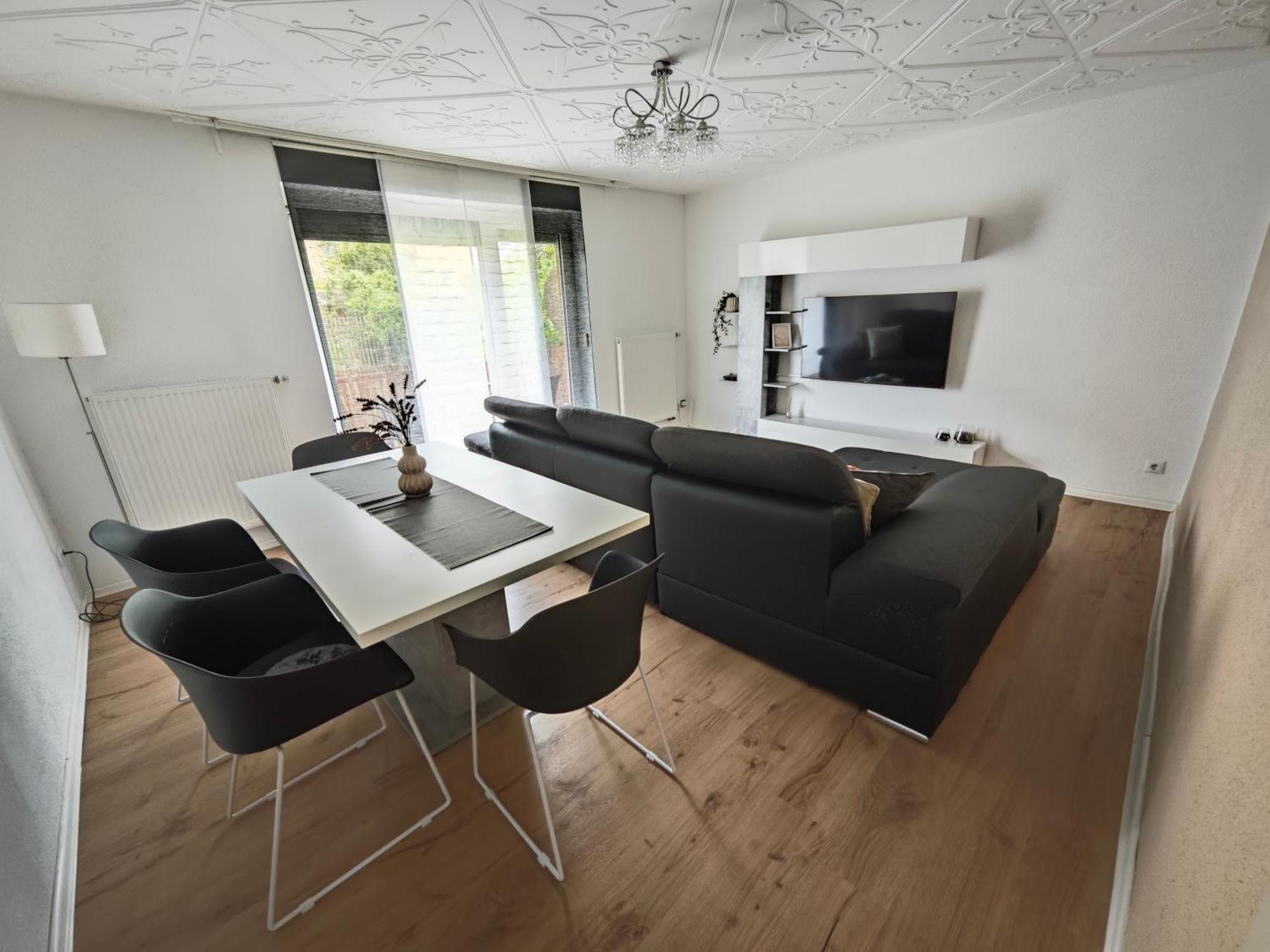 Apartment Fh-naehe: Modernes Mit Balkon Hof (Bavaria)